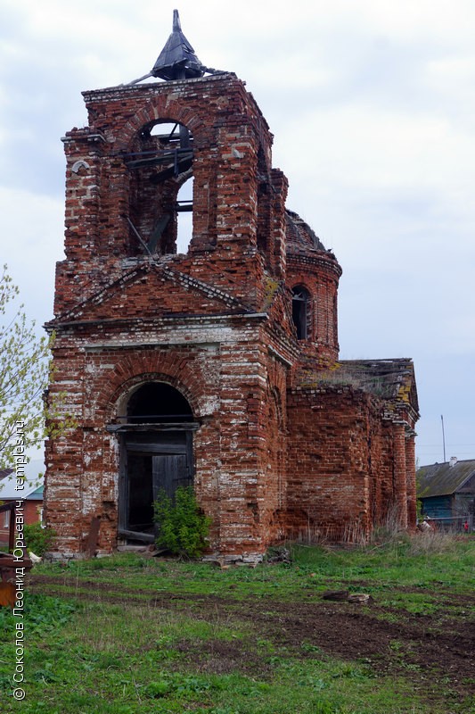 Западный фасад Петропавловской церкви  в Танькино (Урясь-Учи) Кукморского района республики Татарстан.