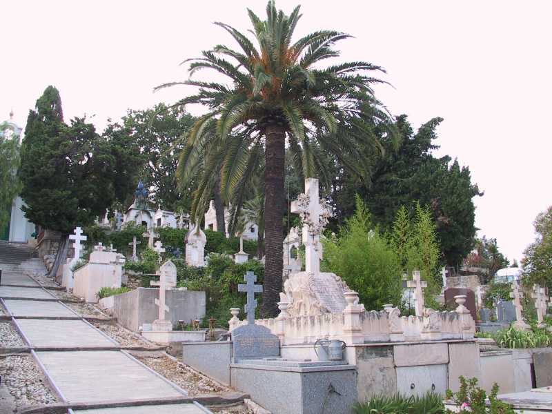 Правая сторона кладбища (июль 2004)