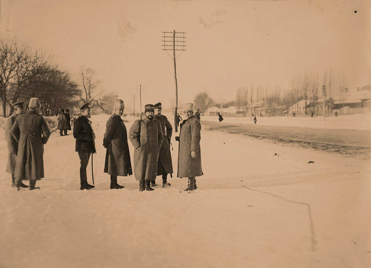 07. Группа офицеров после окончания смотра. Полтавская губерния, Лубны