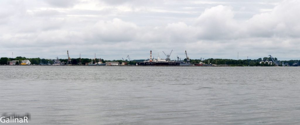 Вид на Балтийск с ангара военного аэродрома на Балтийской косе