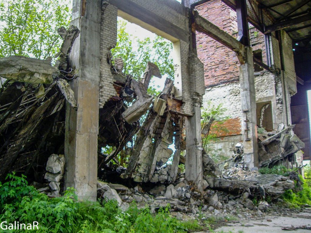 Ангары военного аэродрома на Балтийской косе в Балтийске